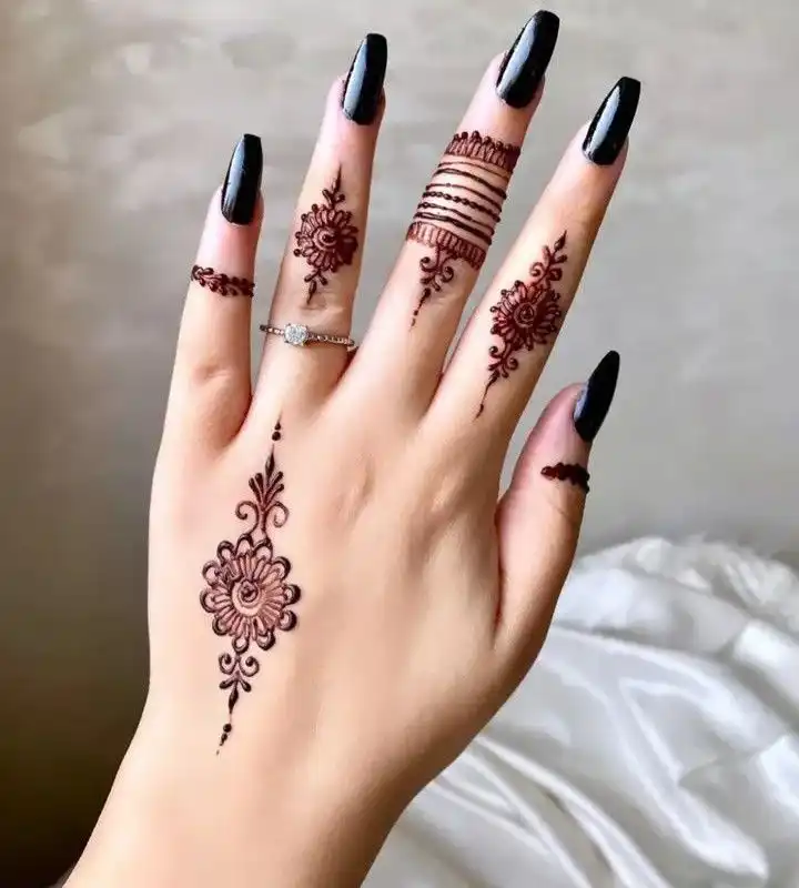 Finger Mehndi Design