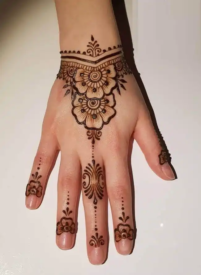 Finger Mehndi Design