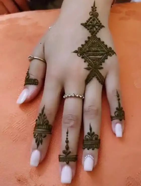 Finger Mehndi Design