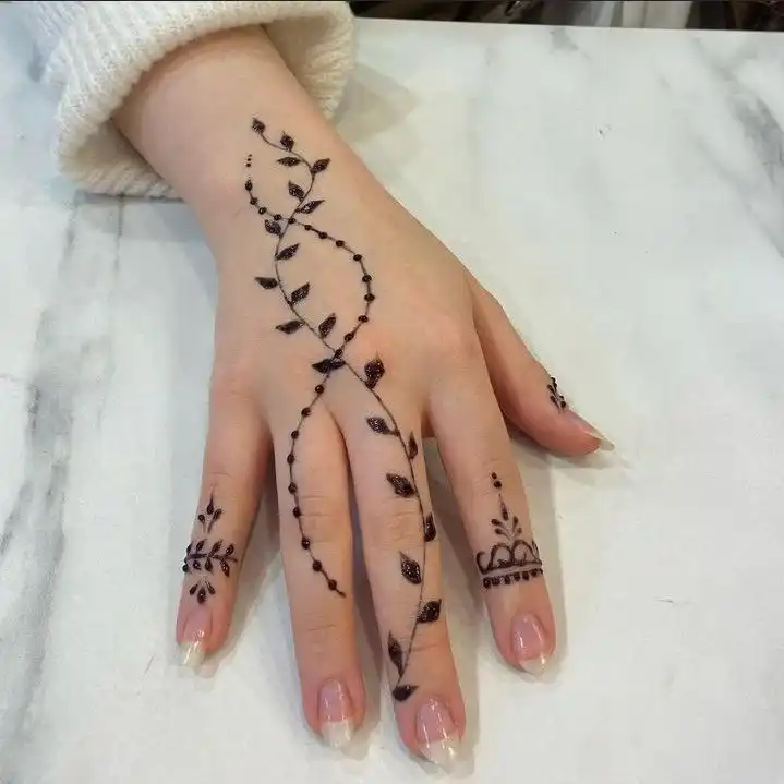 Finger Mehndi Design