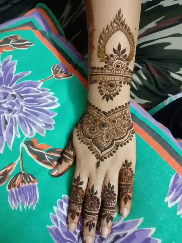 Khafif Mehndi Design