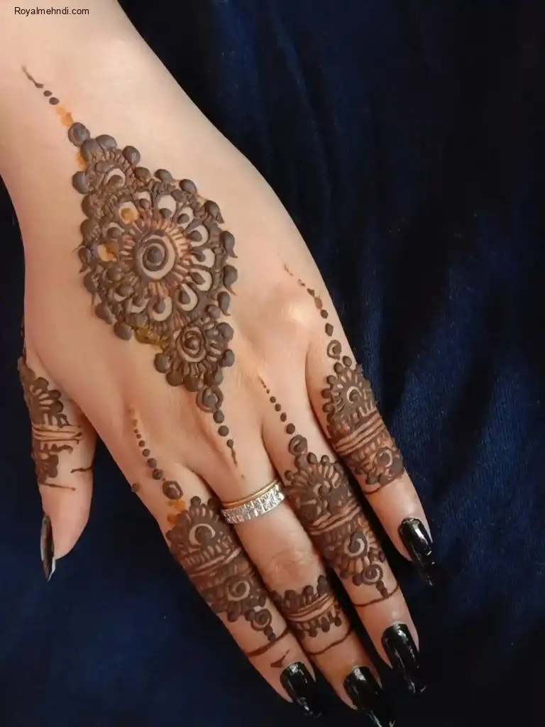 Khafif Mehndi Design