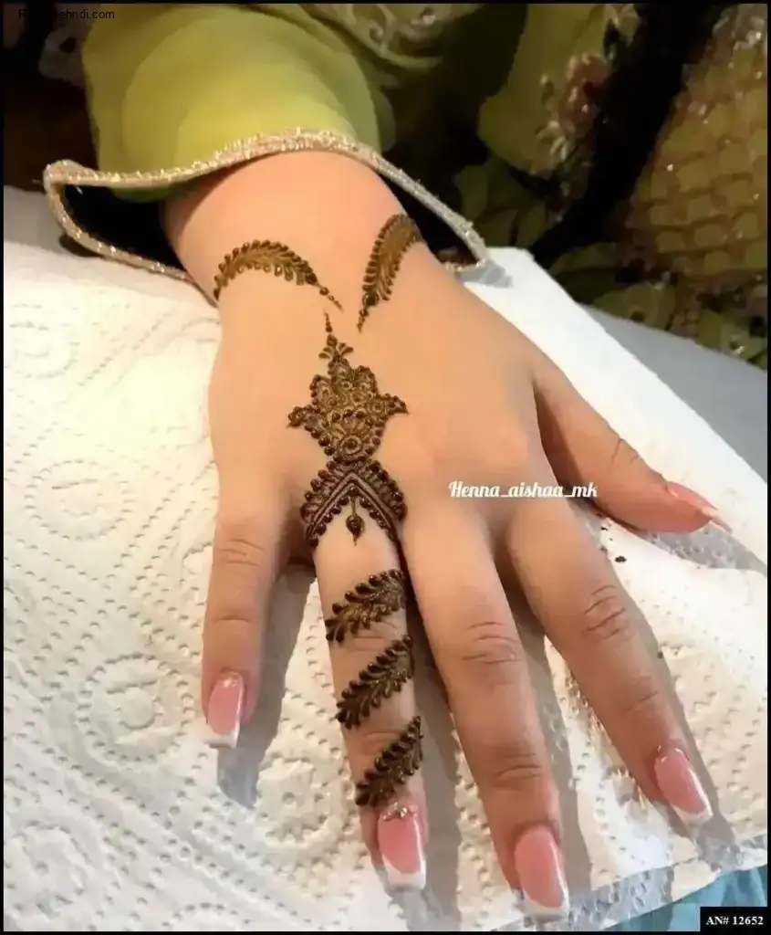 Khafif Mehndi Design
